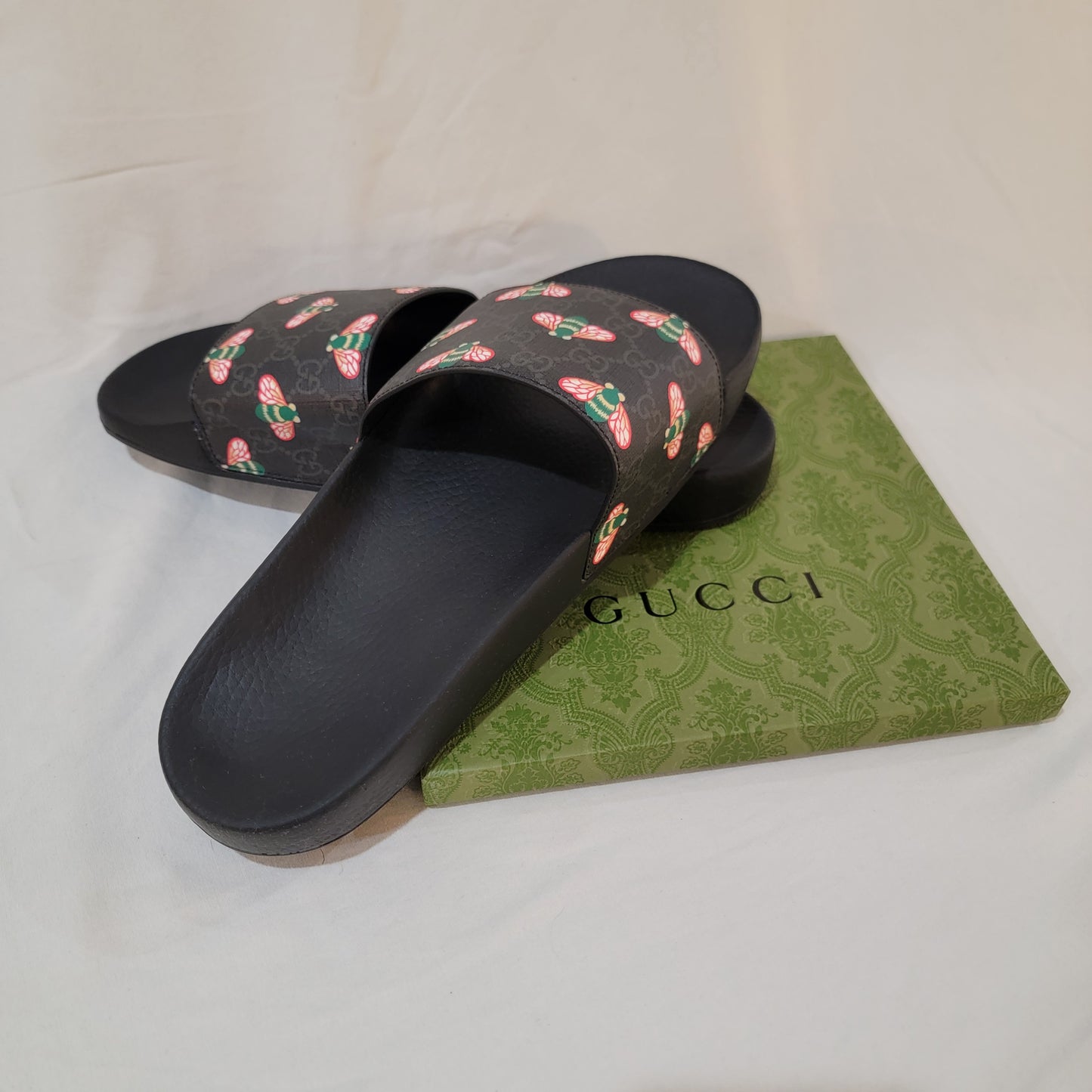 Authentic Gucci Men's GG Fly Print Slides