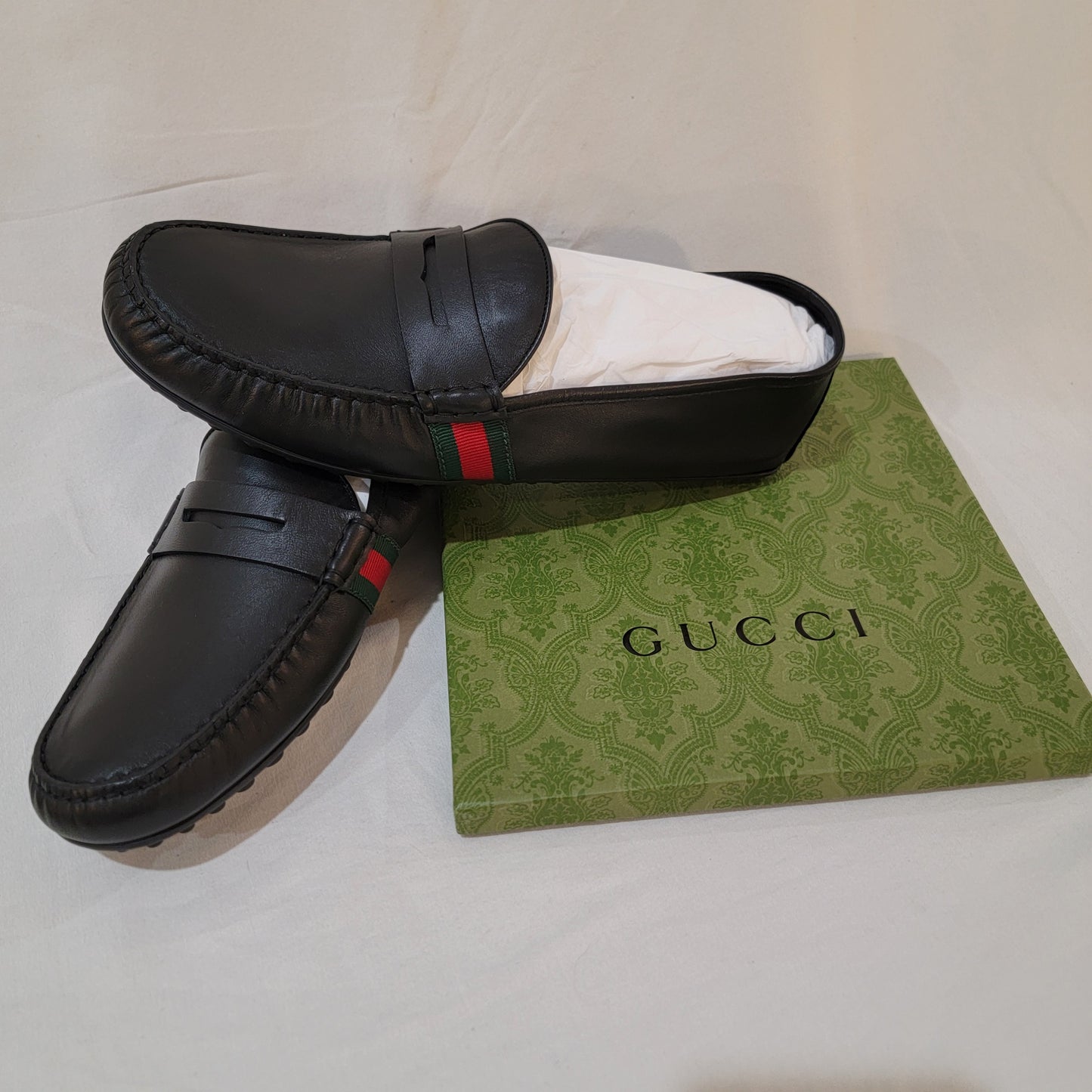 Authentic Gucci Men's Loafers w/ Green/Red Ribbon