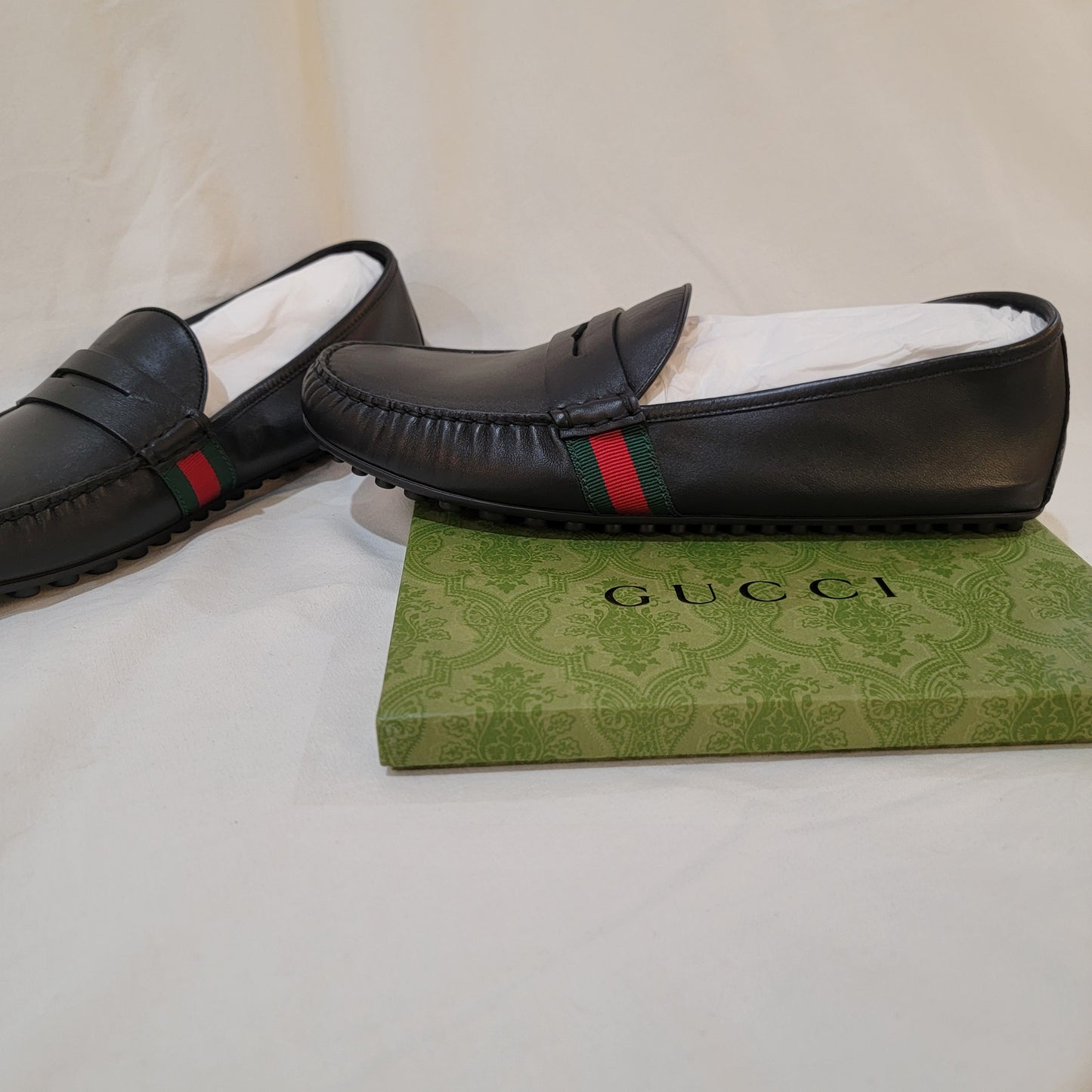 Authentic Gucci Men's Loafers w/ Green/Red Ribbon