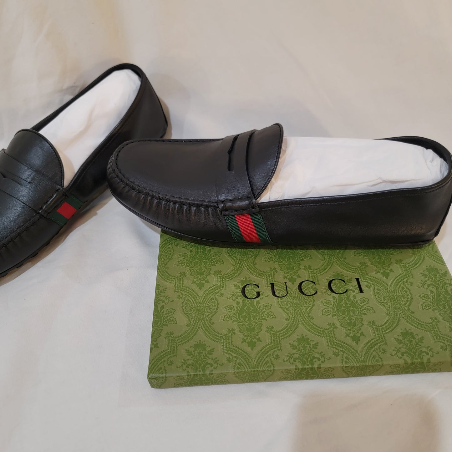 Authentic Gucci Men's Loafers w/ Green/Red Ribbon