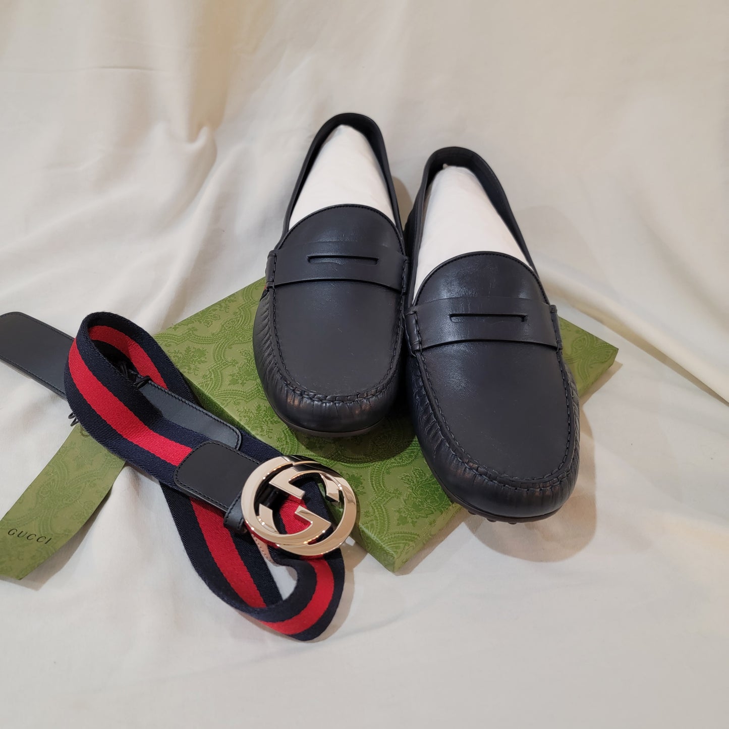 Authentic Gucci Men's Loafers w/ Navy/Red Ribbon